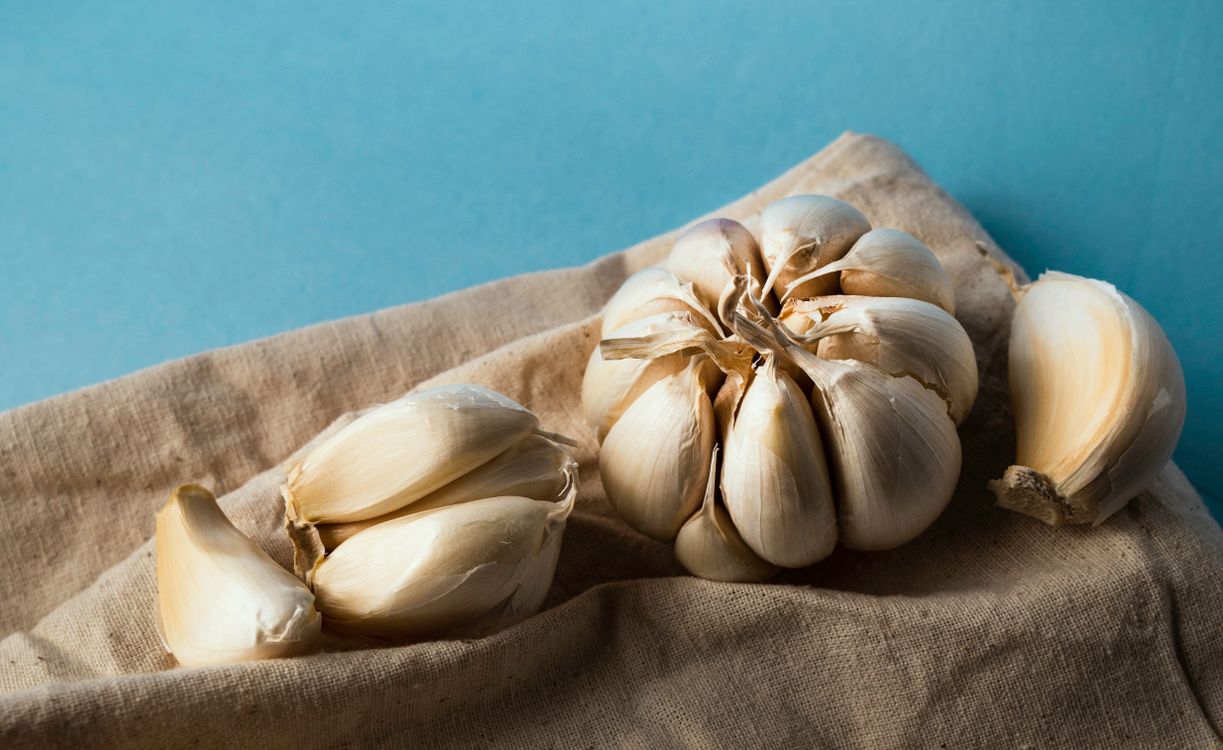 Smoked Garlic Powder vs Regular Garlic Powder: Why It’s Not Even Close